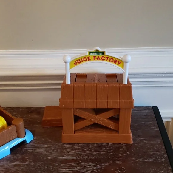 TYCO Sesame Street Elmo’s Radio Controlled Railroad Replacement Juice Factory